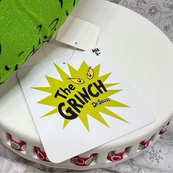 Cindy Lou Who How The Grinch Stole Christmas Velvet Red Bow Wreath Throw Pillow - Picture 3 of 10